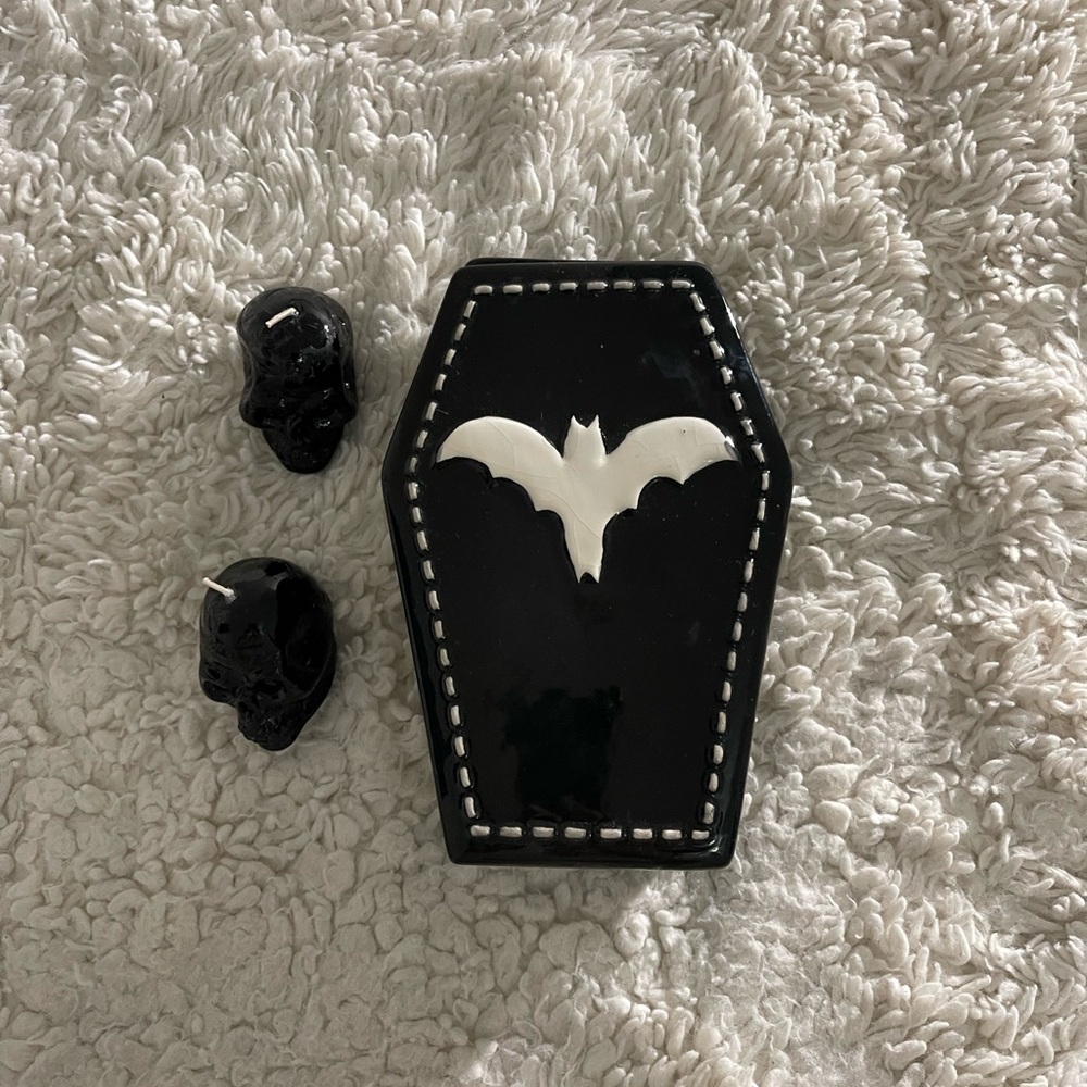 Coffin Trinket Box w/2 Skull Candles